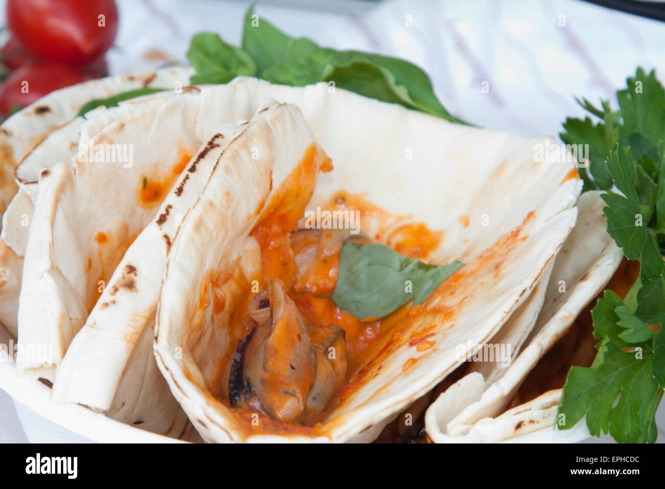 sardinian bread with mussels, pane carasau e cozze di Olbia Stock Photo