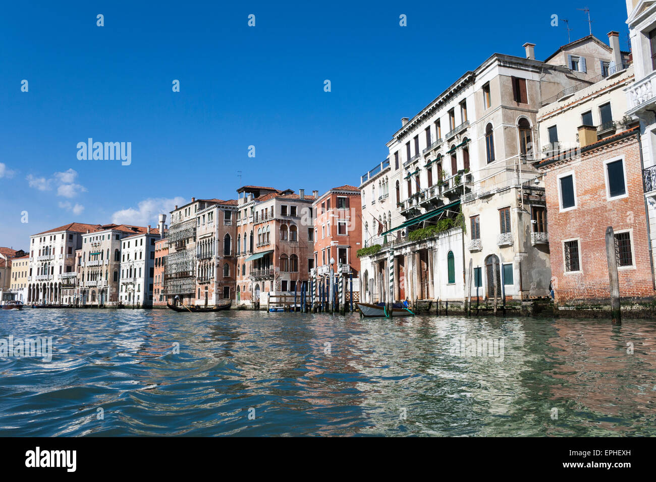 Houses along the Grand Canal near Rialto Bridge in Venice, Italy Stock ...