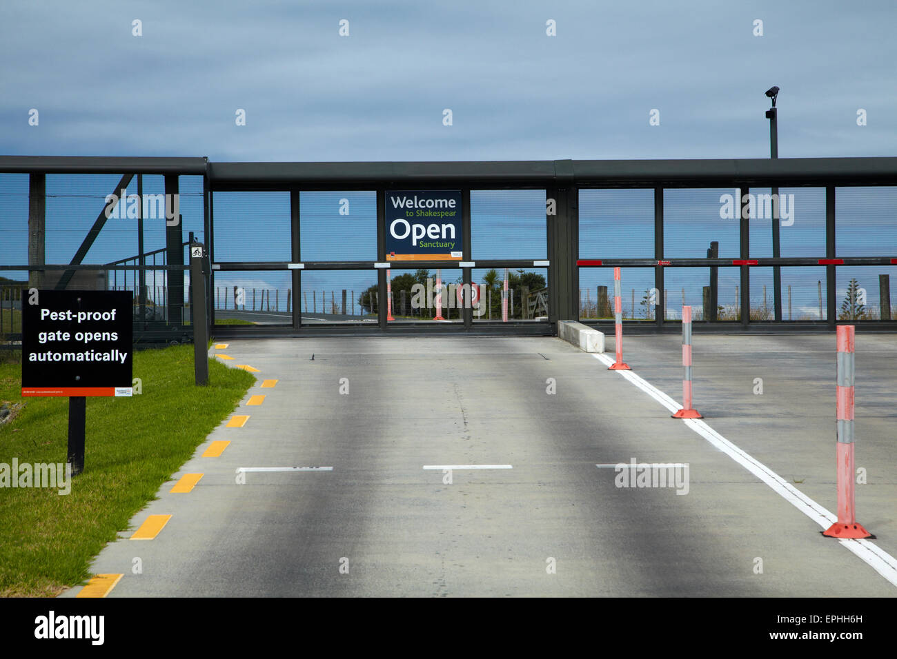 Predator proof fence hires stock photography and images Alamy