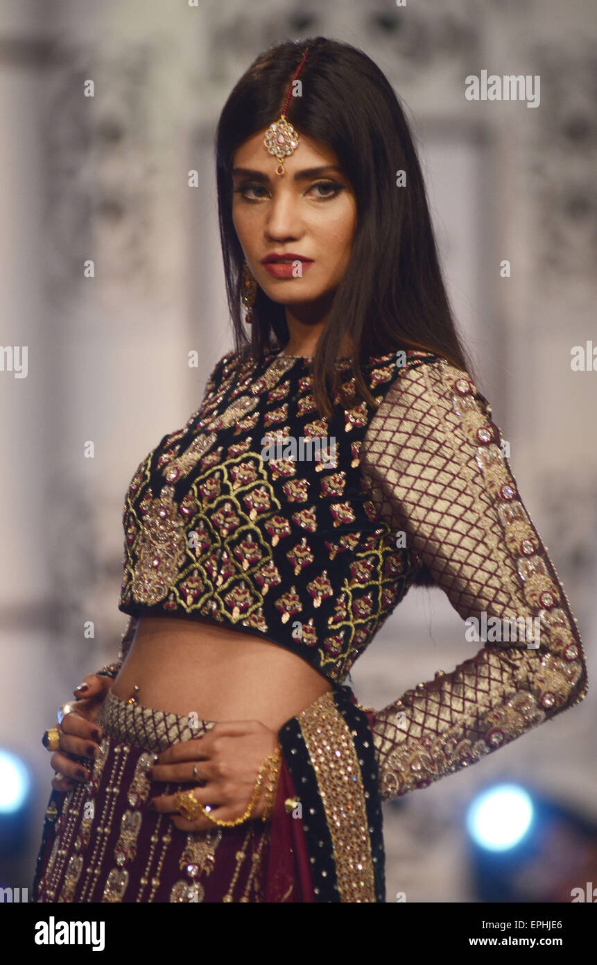Pakistani Model Ramp Lahore, Pakistan. 18th May, 2015. Pakistani model presents a summer ...