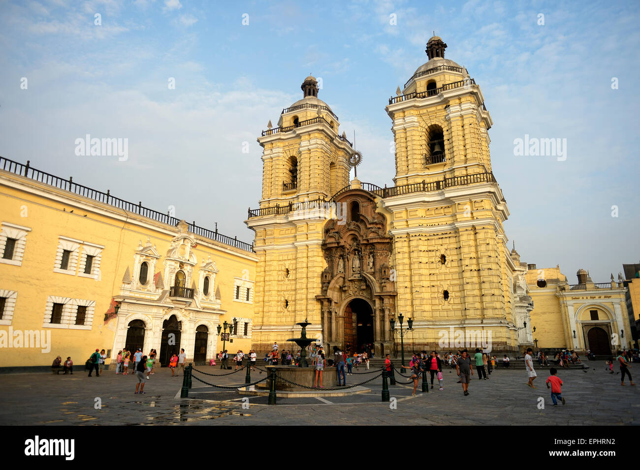 Iglesia san francisco lima peru hi-res stock photography and images - Alamy