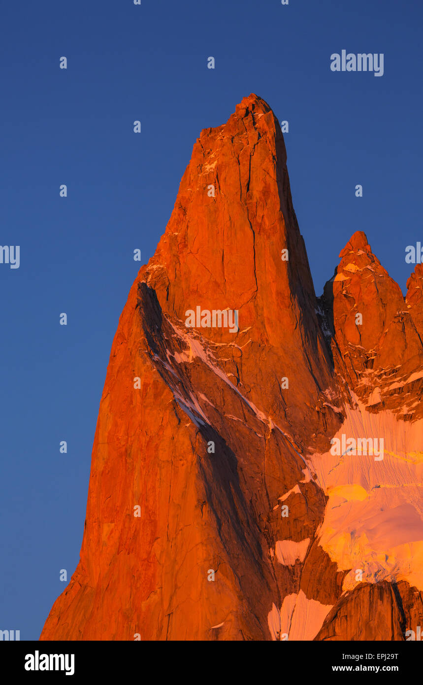 Monte fitz roy dawn parque hires stock photography and images Alamy