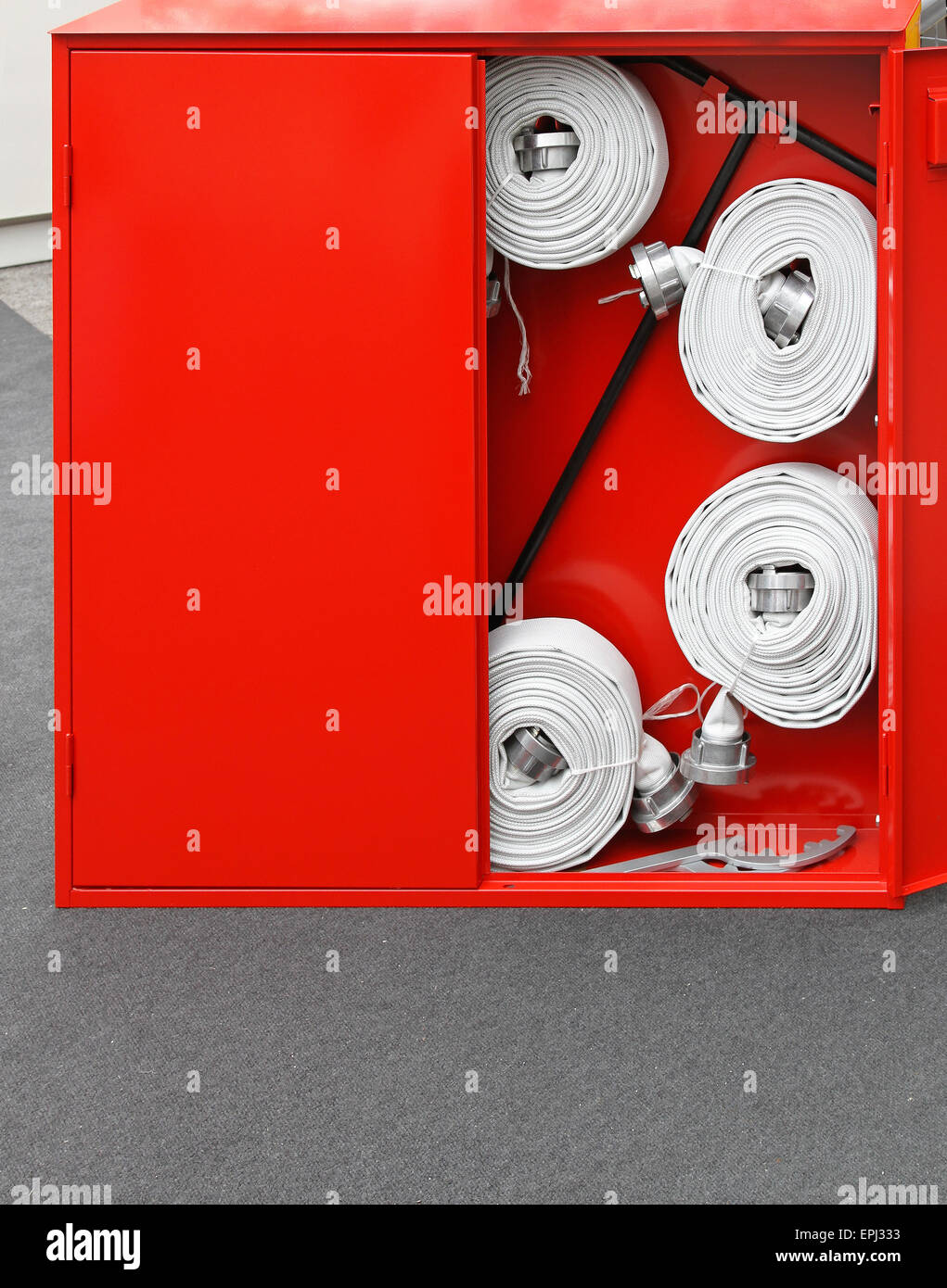 Red fire hose box hi-res stock photography and images - Alamy