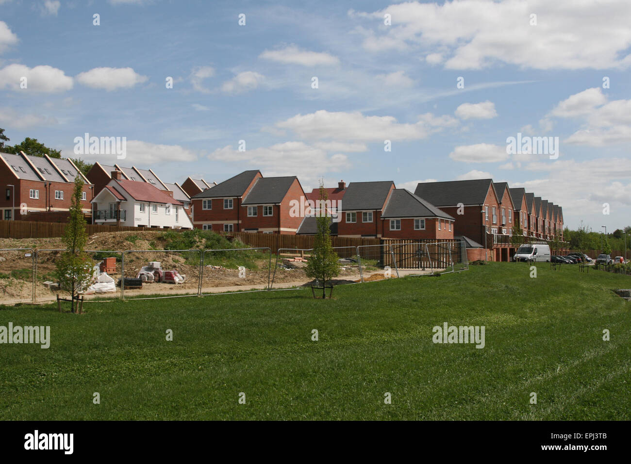 TAYLOR WIMPEY HOUSING ESTATE ASHFORD KENT Stock Photo Alamy