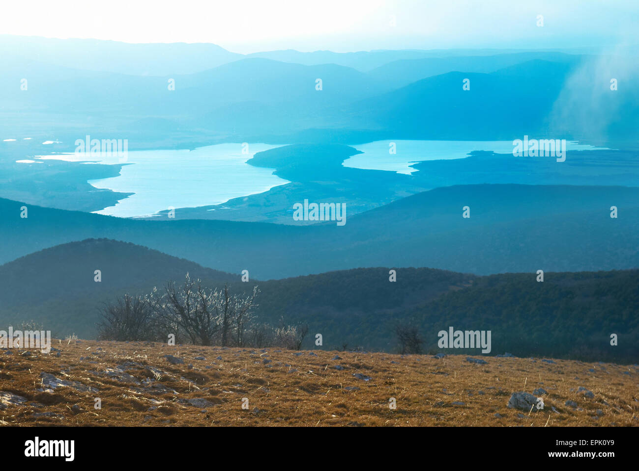 Golden sun above lake hi-res stock photography and images - Alamy