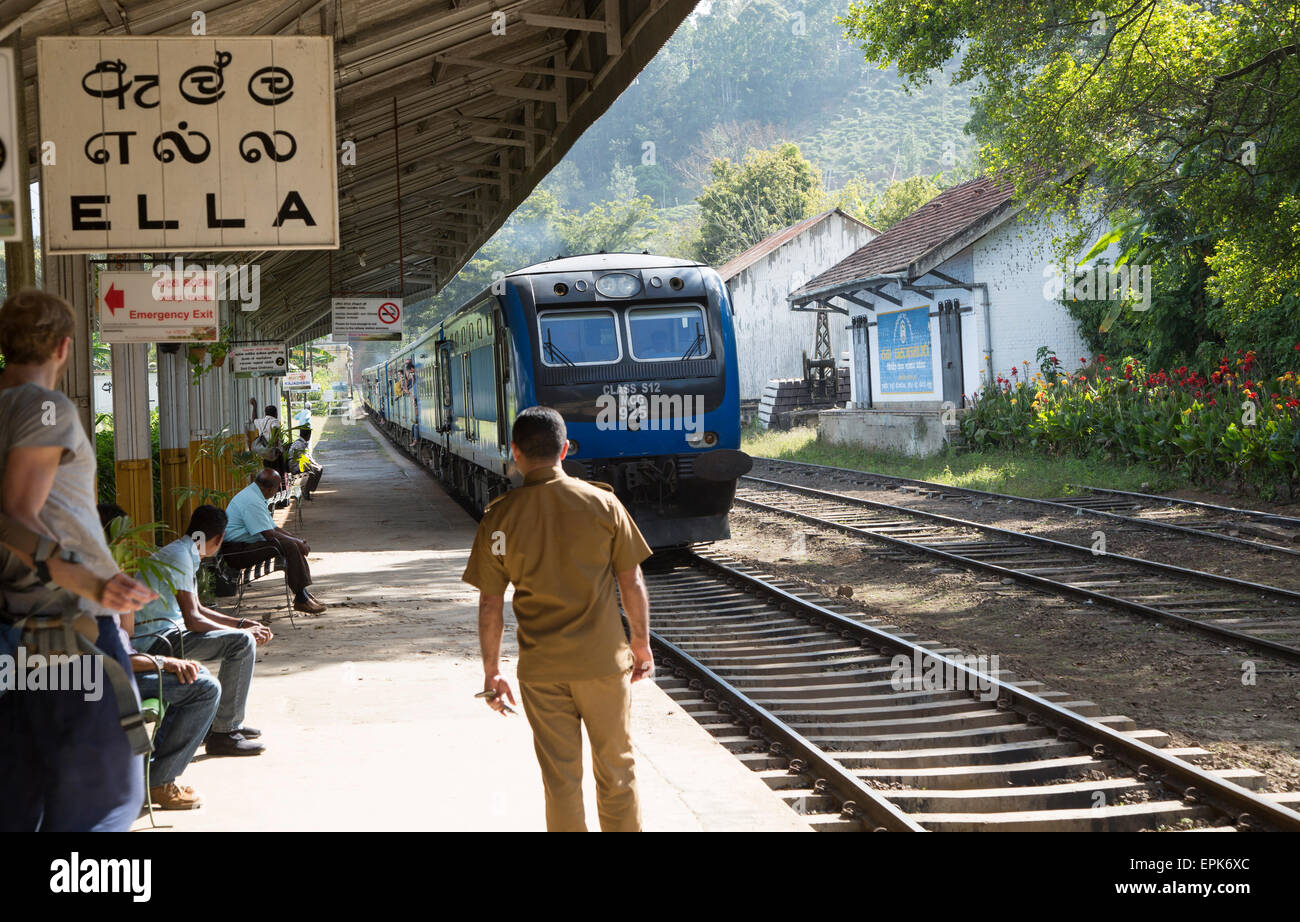 Train arriving at platform railway station Ella, Badulla District, Uva Province, Sri Lanka, Asia