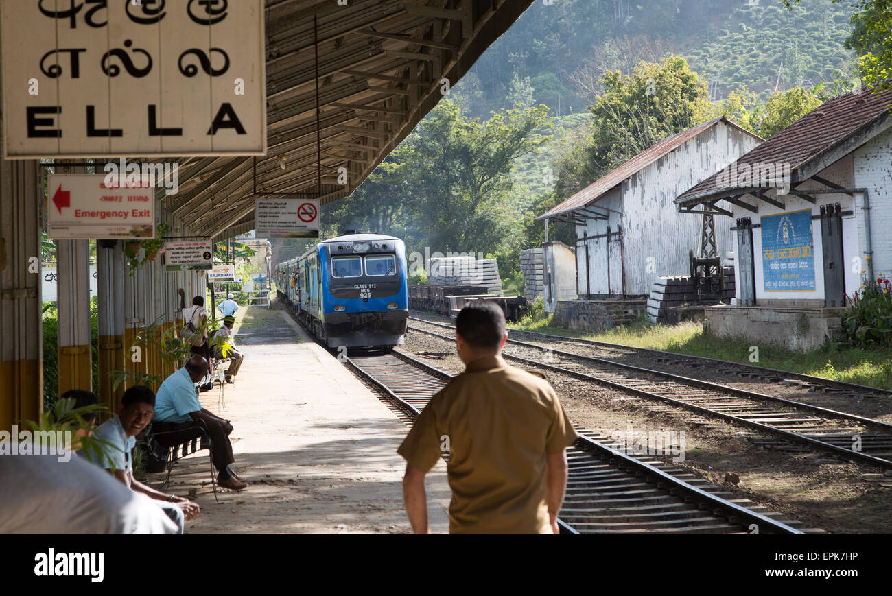 Train arriving at platform railway station Ella, Badulla District, Uva Province, Sri Lanka, Asia