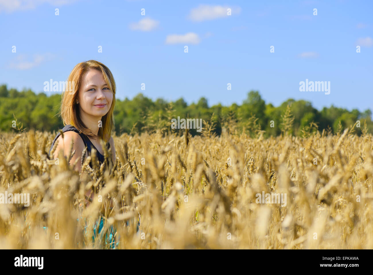 Woman in field hi-res stock photography and images - Alamy