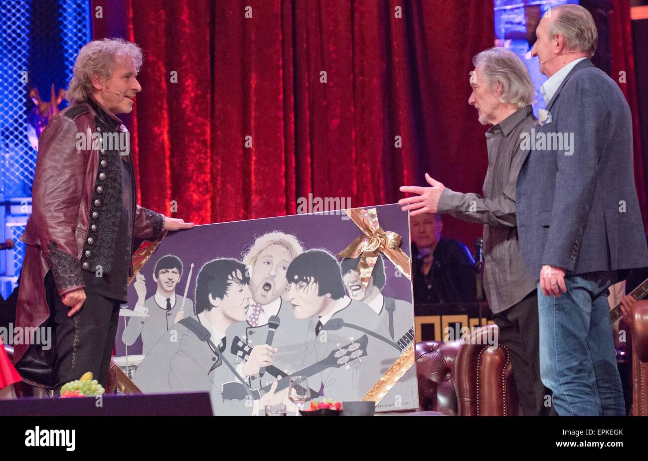 Berlin, Germany. 18th May, 2015. German TV host Thomas Gottschalk (L