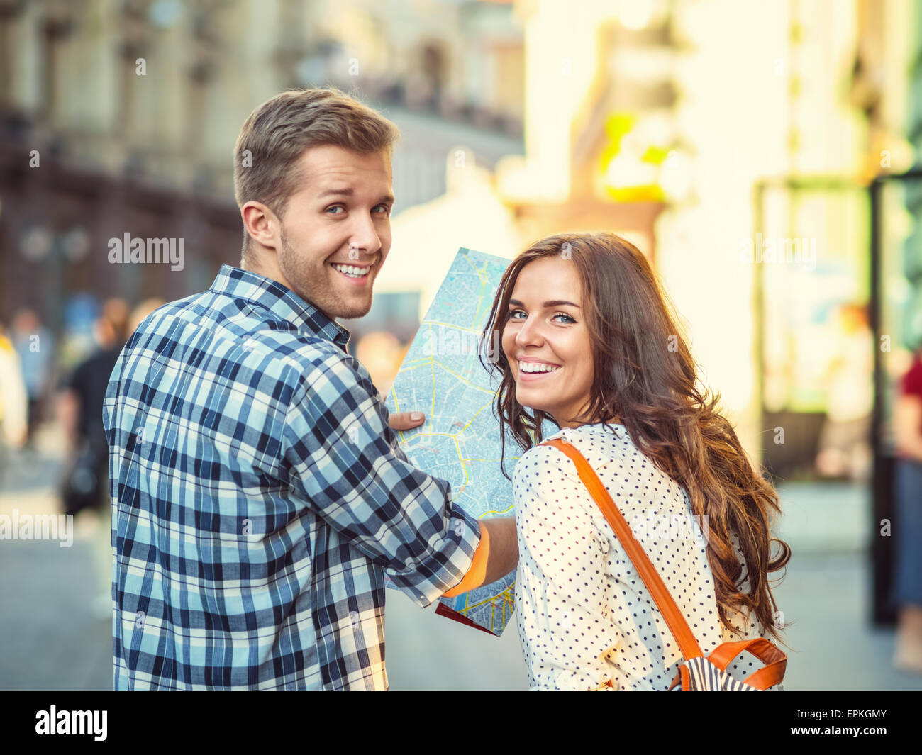 Couple tourist city map hi-res stock photography and images - Alamy