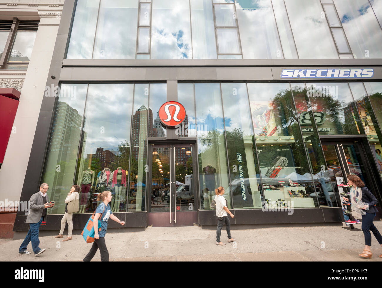 Lululemon Store High Resolution Stock Photography and Images - Alamy
