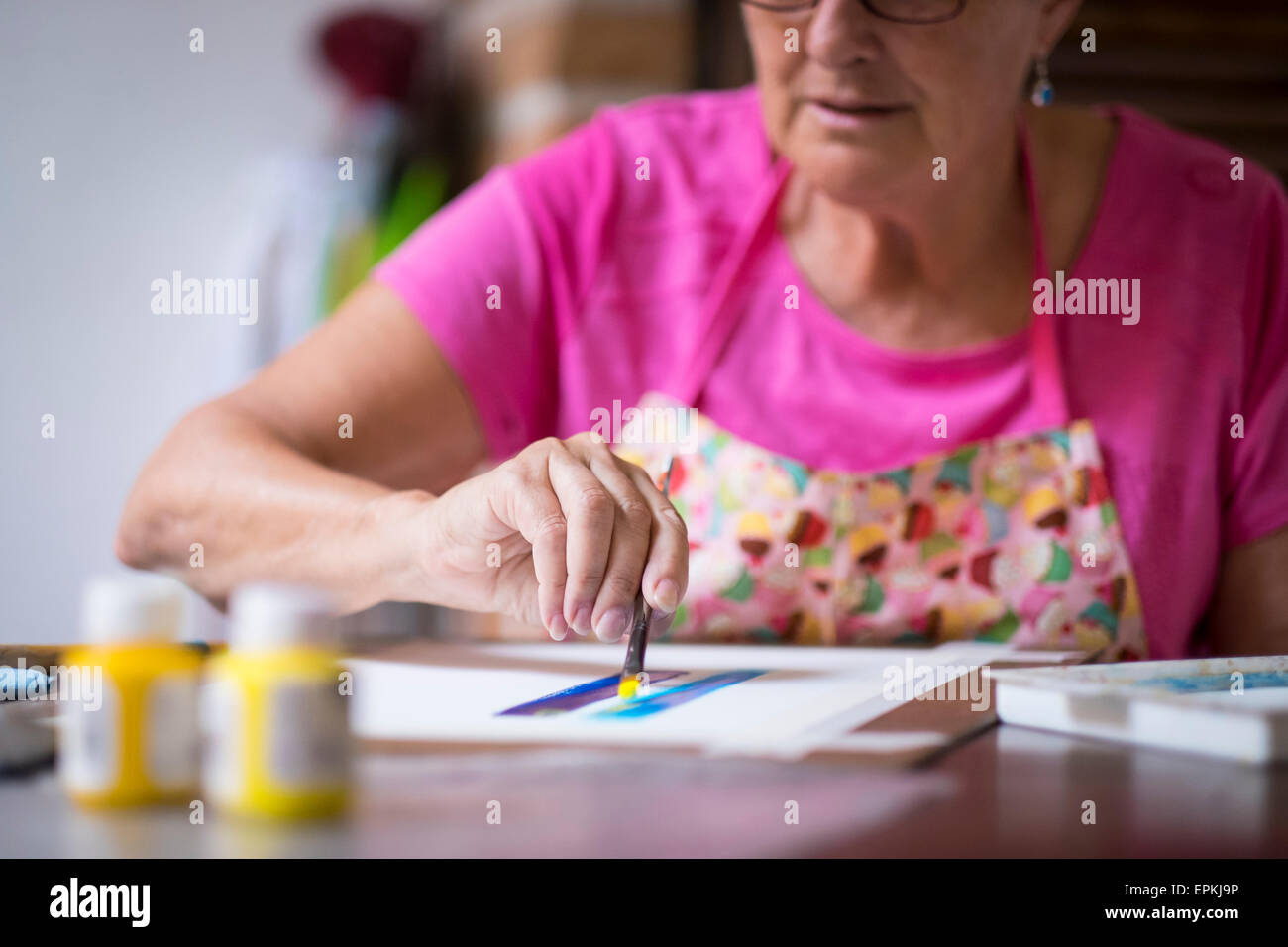 Woman painting picture hi-res stock photography and images - Alamy