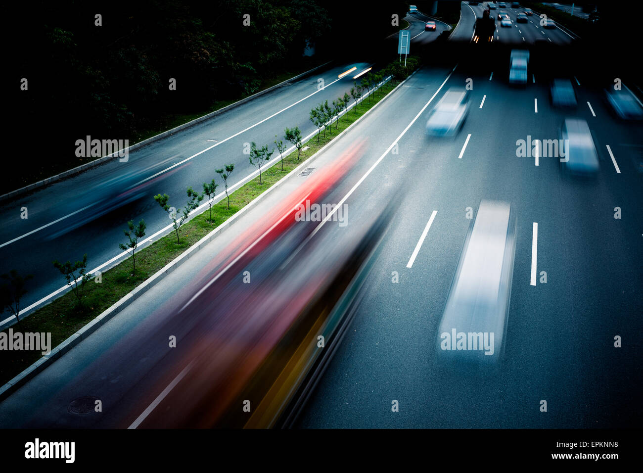Fast moving traffic in downtown hi-res stock photography and images - Alamy