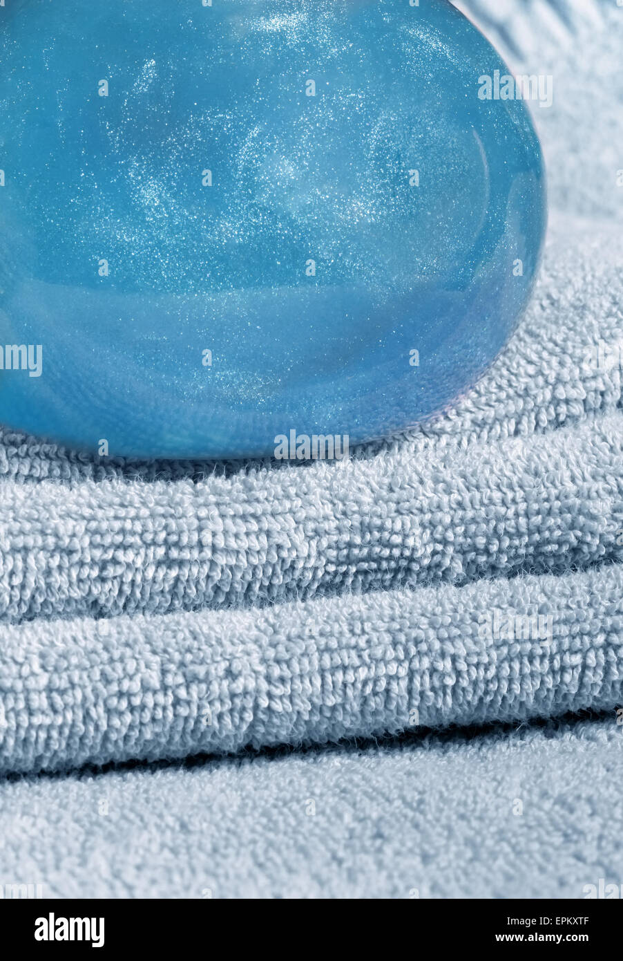 Towels and shampoo Stock Photo Alamy