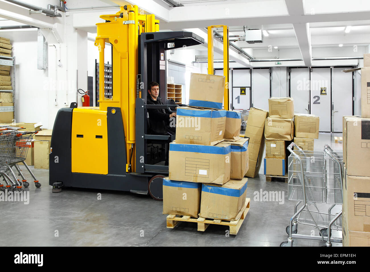 Shelf stacker hires stock photography and images Alamy