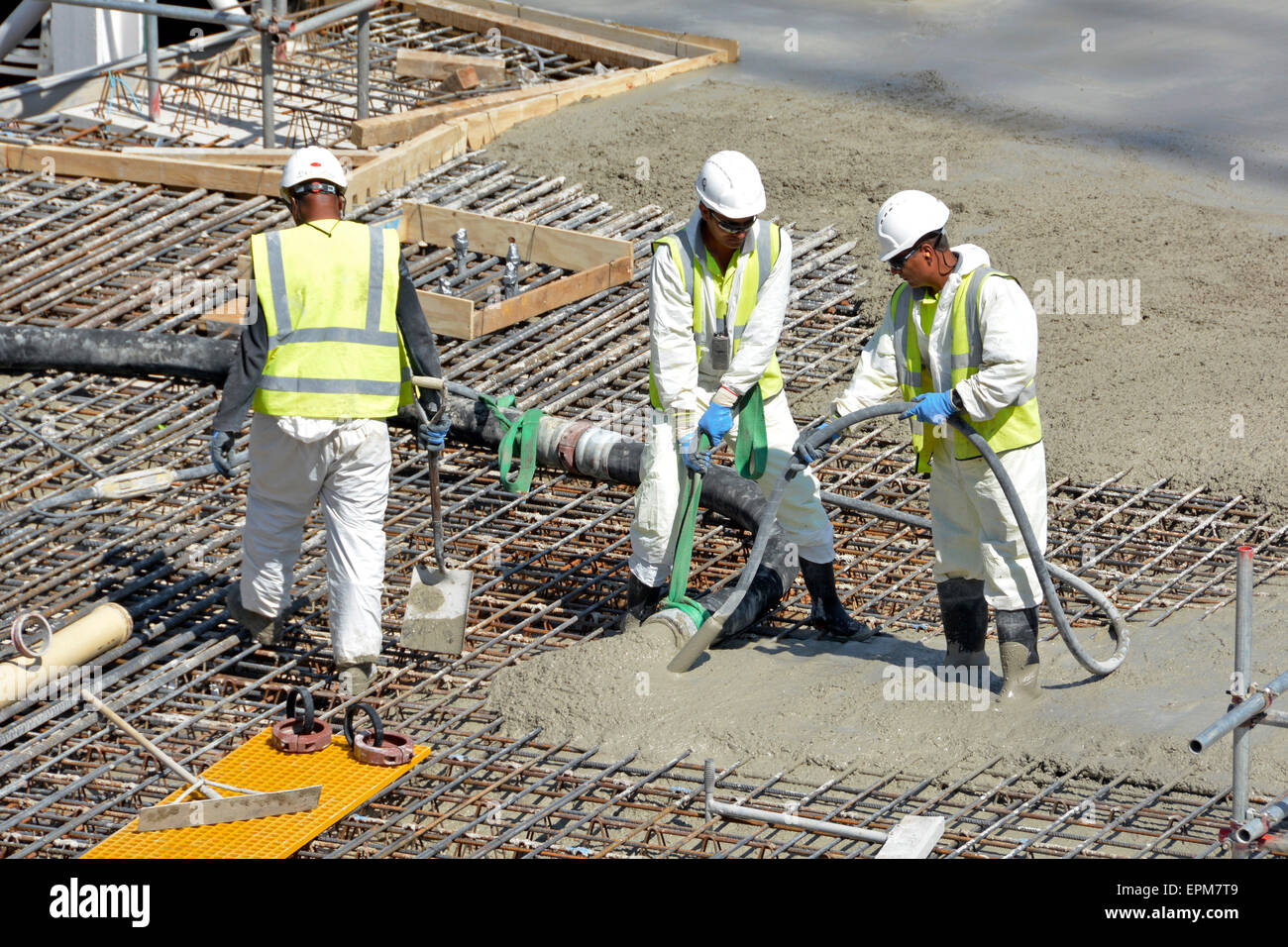 Placing & vibrating pumped concrete into steel reinforcement on new