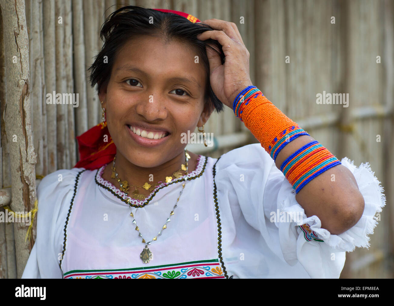 Panama, San Blas Islands, Mamitupu, Kuna Indian Woman Making Bracelets  Stock Photo