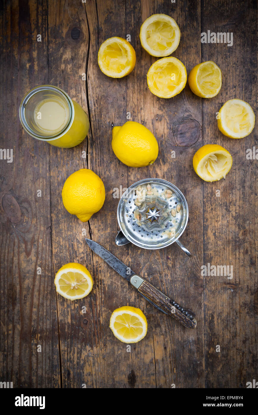 Freshly squeezed lemon juice, lemon squeezer Stock Photo Alamy