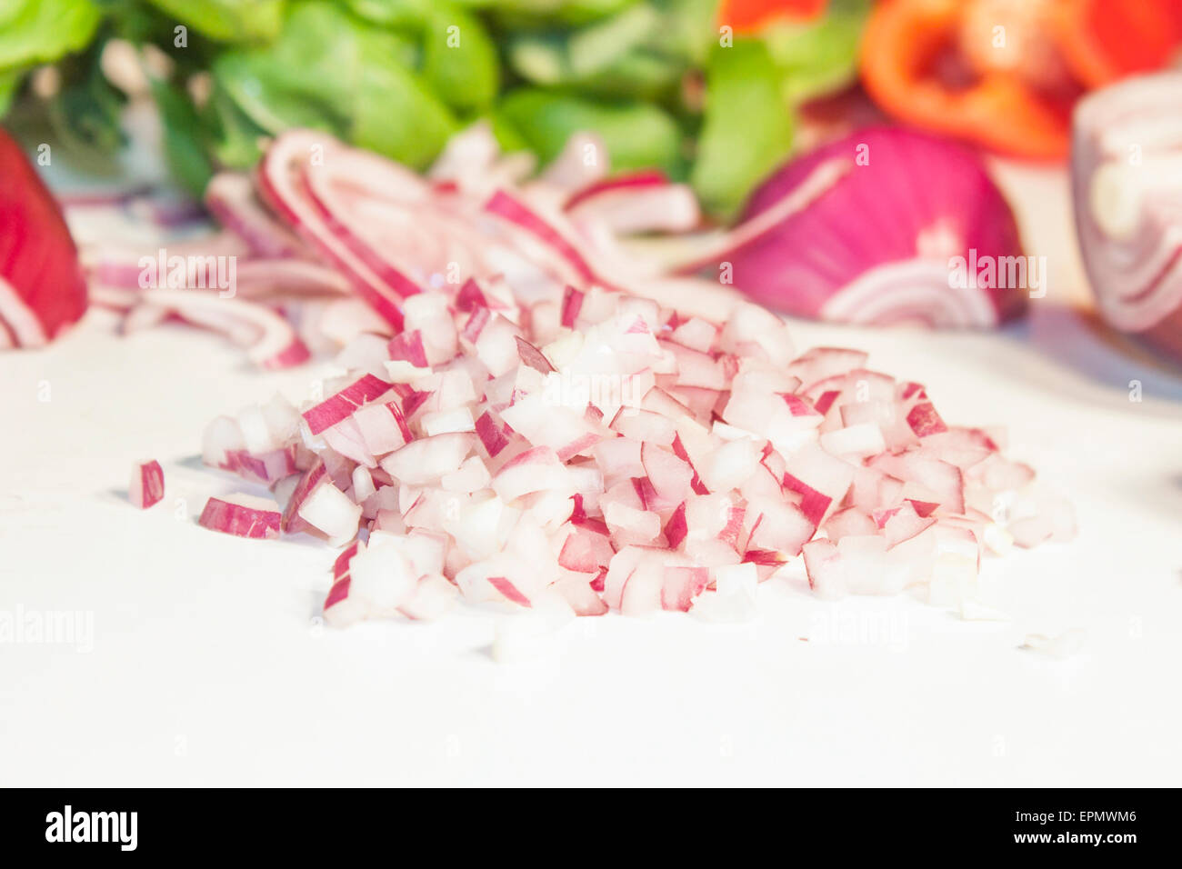 Red onions in front hi-res stock photography and images - Alamy