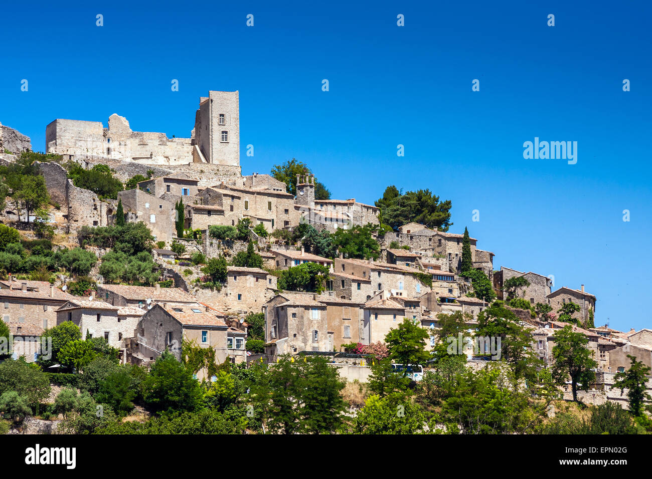 Hill town lacoste provence france hi-res stock photography and images -  Alamy
