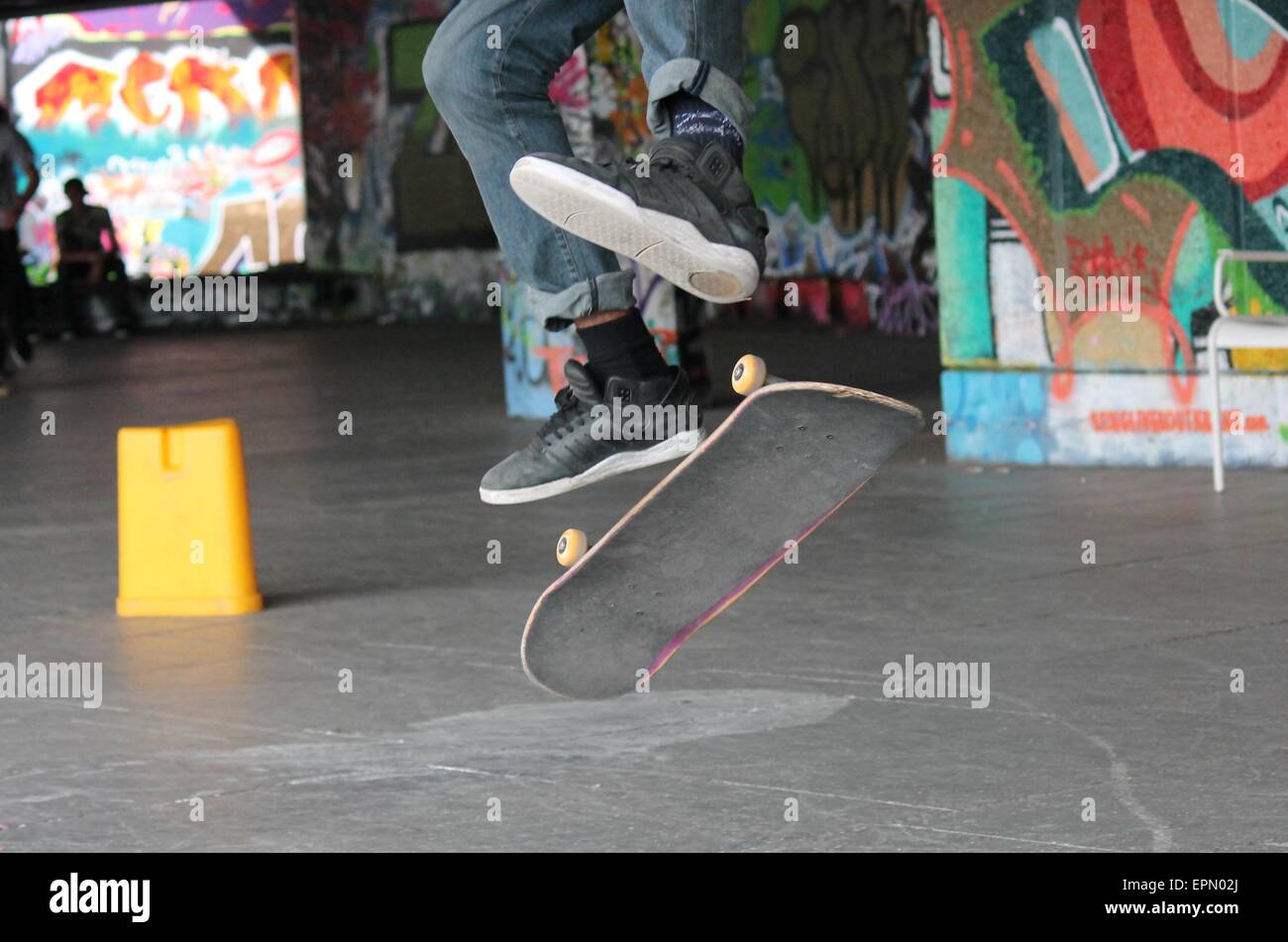 Skate gang hi-res stock photography and images - Alamy