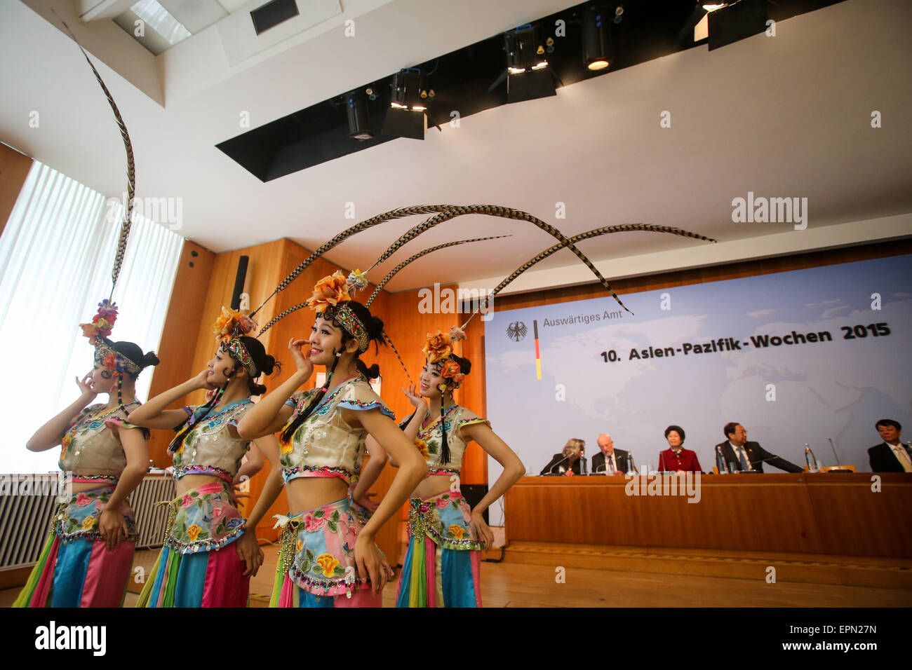 Berlin 19th May 2015 Chinese Dancers Wearing Traditional Costumes Berlin 19th May 2015 Chinese Dancers Wearing Traditional Costumes