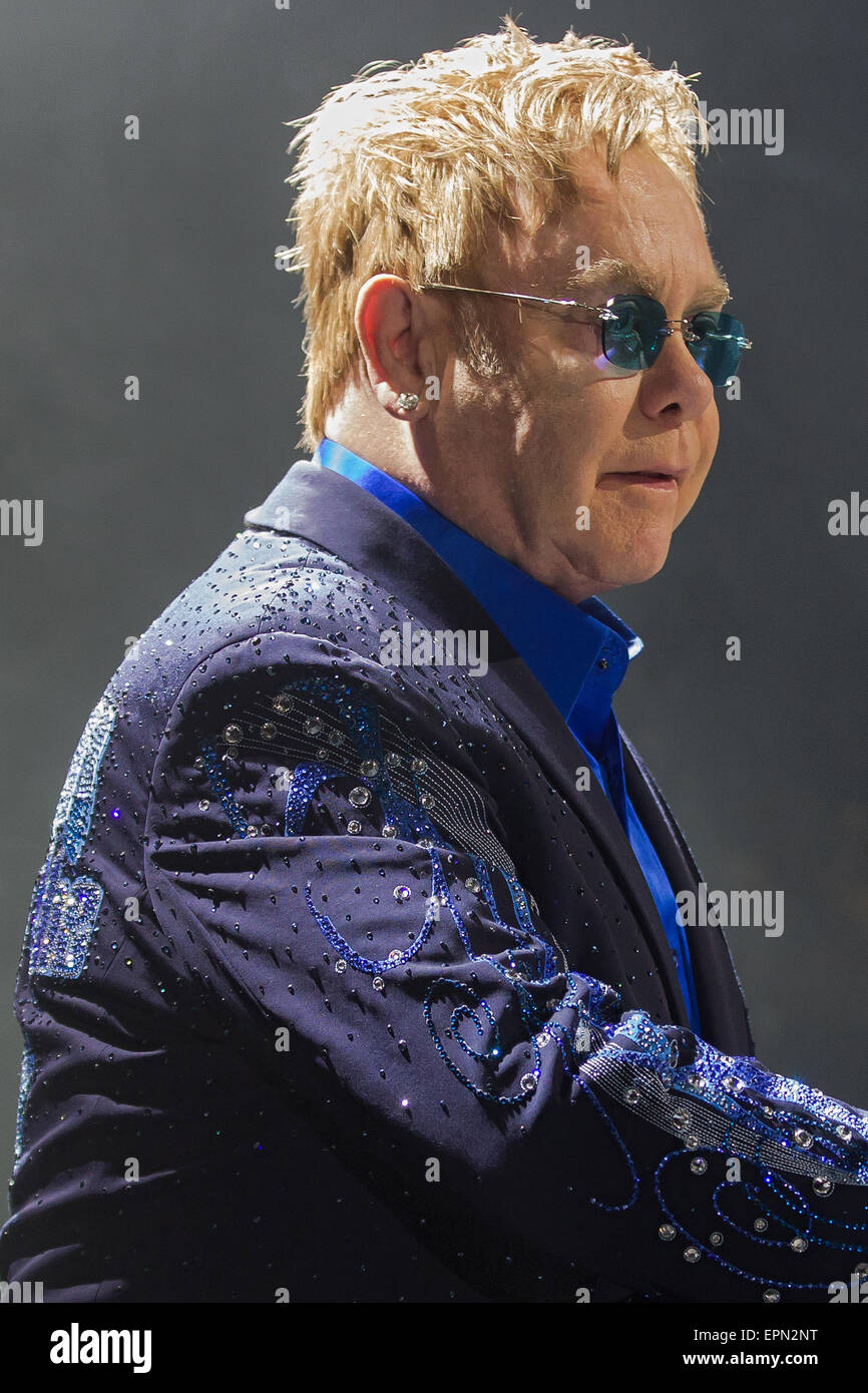 Elton blue glasses with hi-res stock photography and images - Page 2 - Alamy