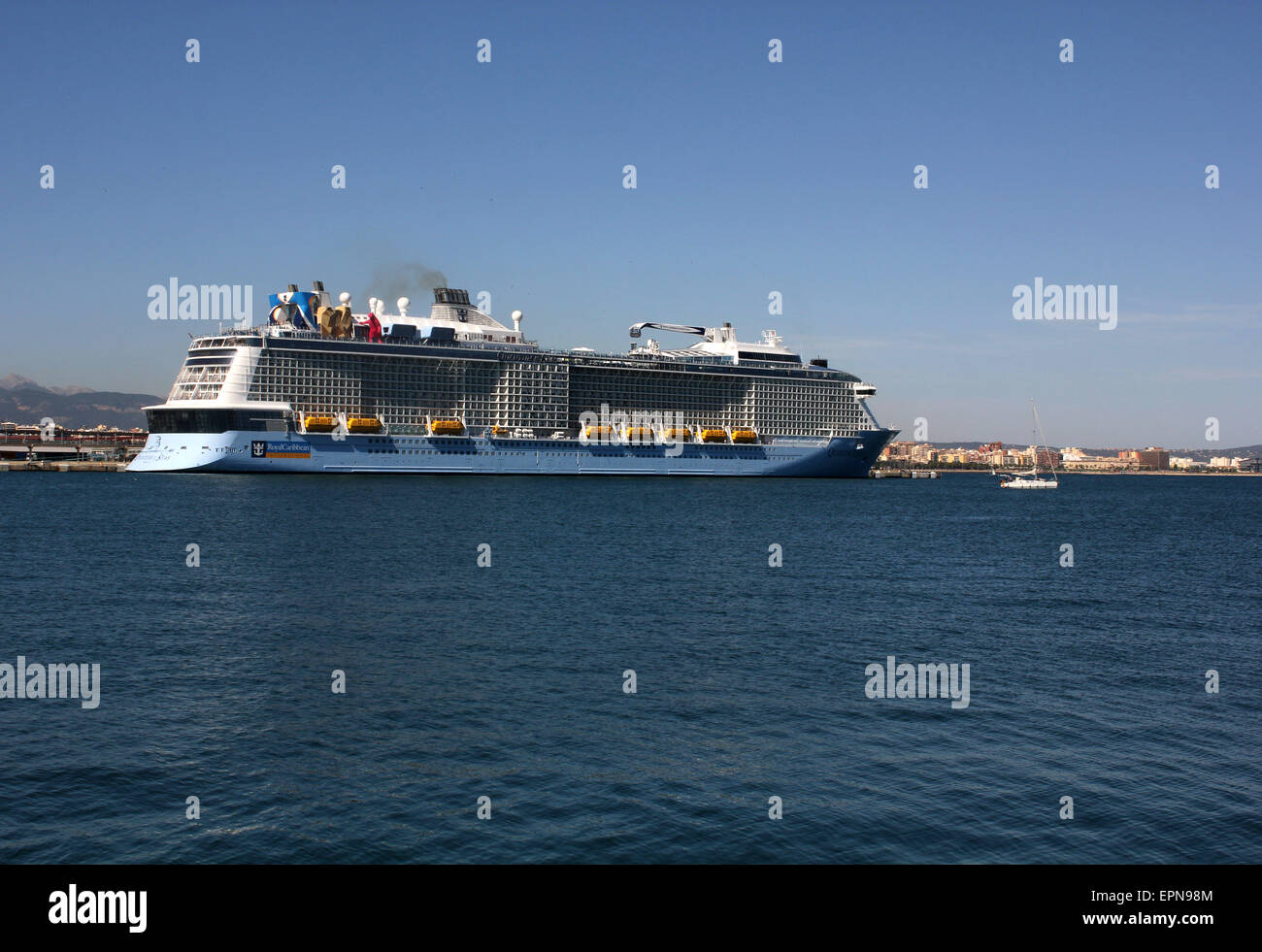 Mega Cruise ship “QUANTUM OF THE SEAS” ( 347.08 mtrs long - launched in 2014 - 4,100 passengers - 18 decks ) - Palma Stock Photo