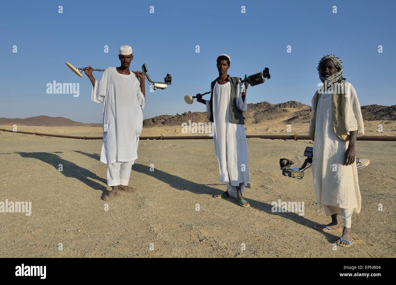 Gold seekers with metal detectors, near Abu Sara, Nubia, Sudan Stock Photo