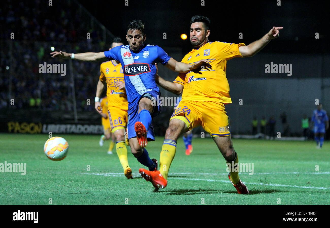 Manta Ecuador 19th May 2015 Ecuador S Emelec Angel Mena L Vies Stock Photo Alamy