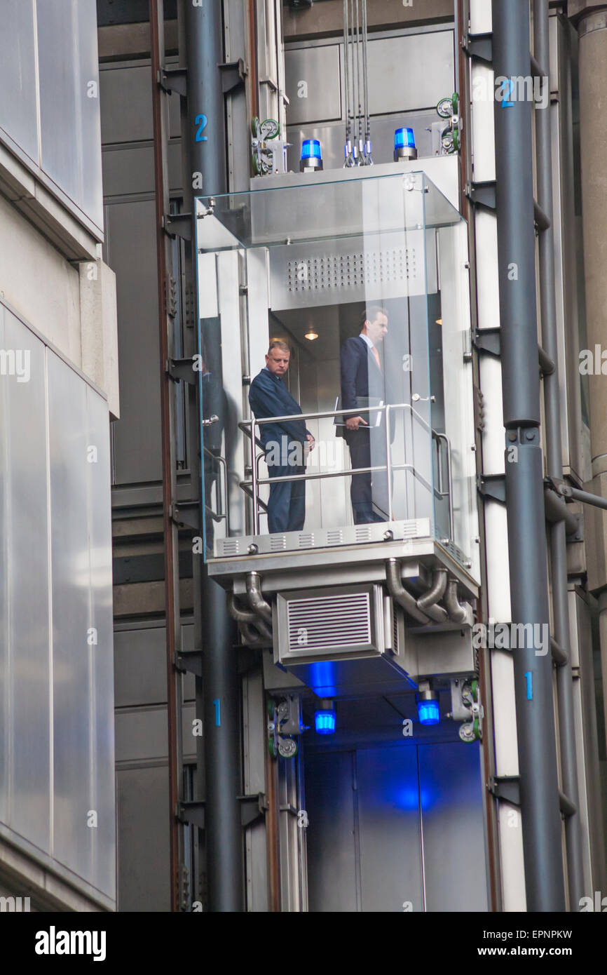 Two man lift hi-res stock photography and images - Alamy