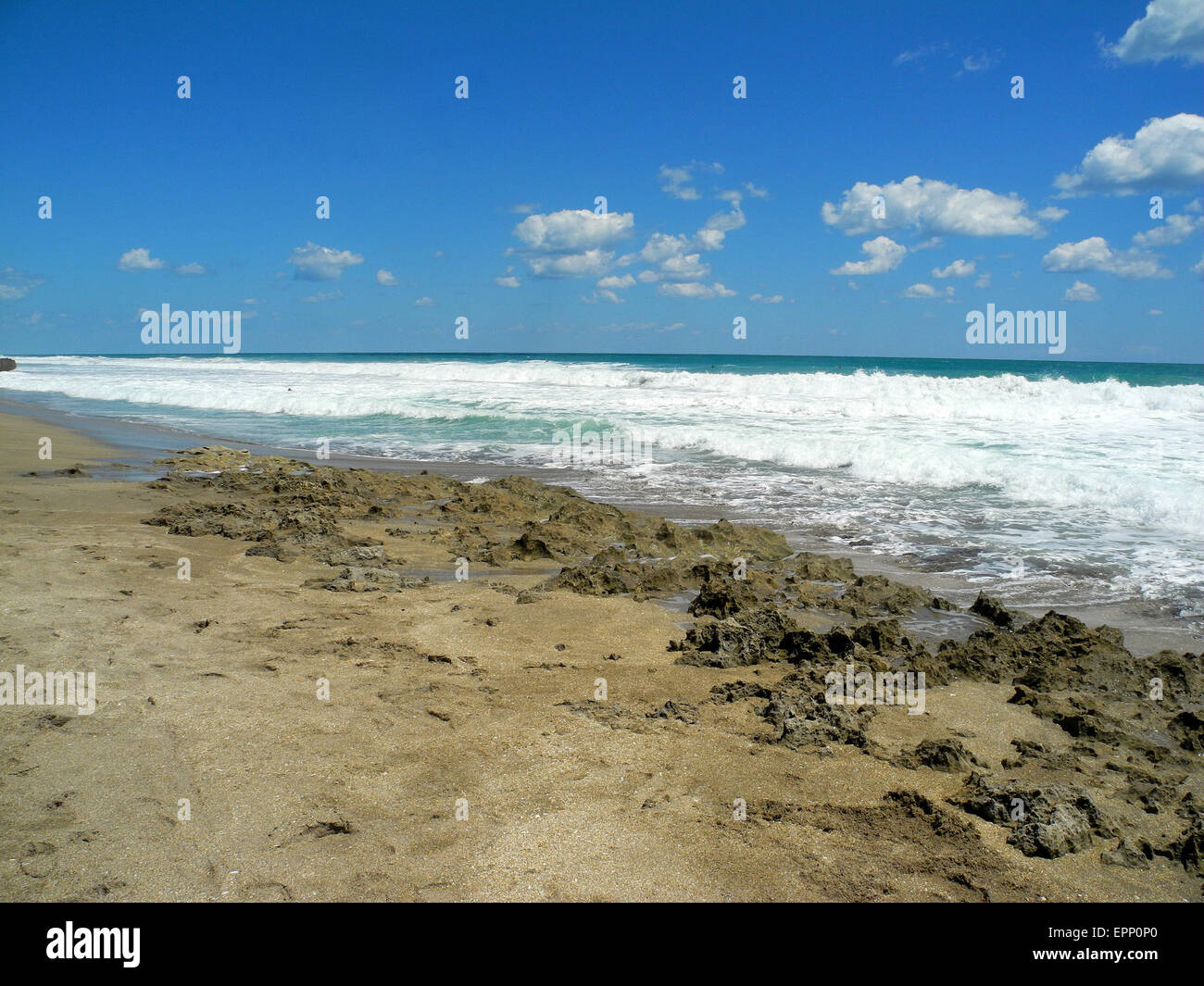 Rocky tropical beach hi-res stock photography and images - Alamy