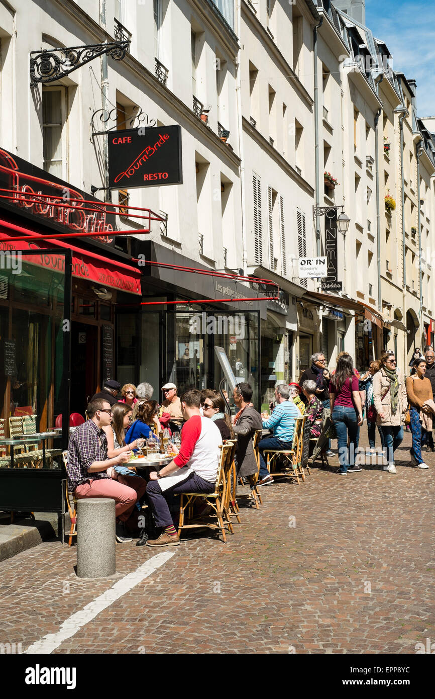 People eating lunch outdoors at Cafe Tournbride, Rue Mouffetard, Paris Stock Photo