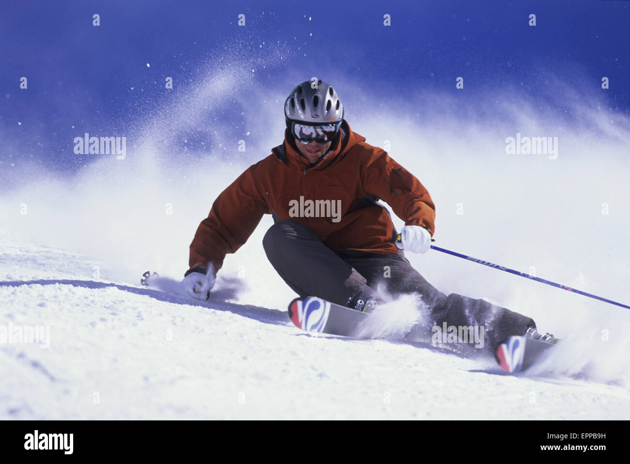 Carving skis hi-res stock photography and images - Alamy