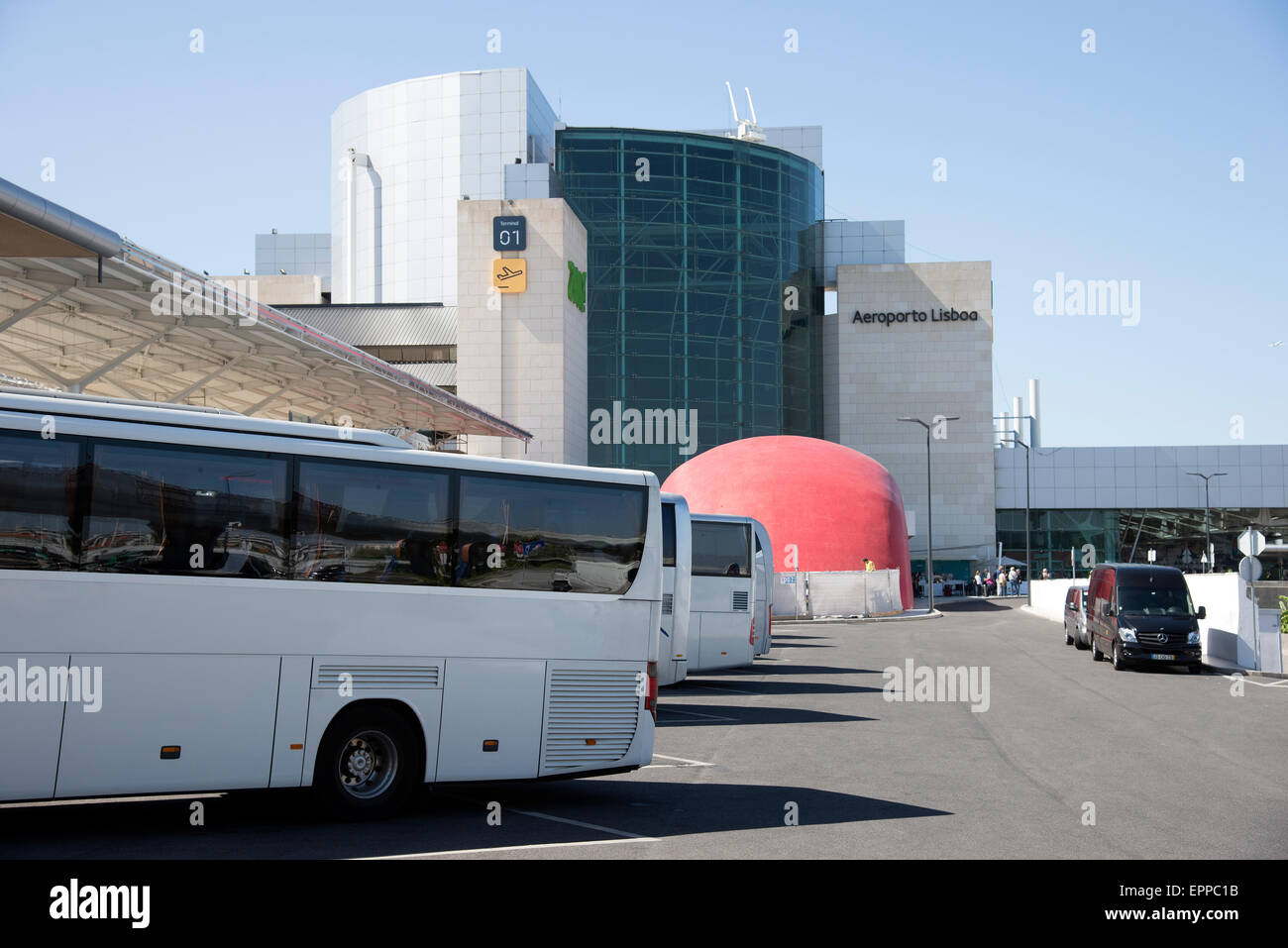 Lisbon airport hi-res stock photography and images - Alamy