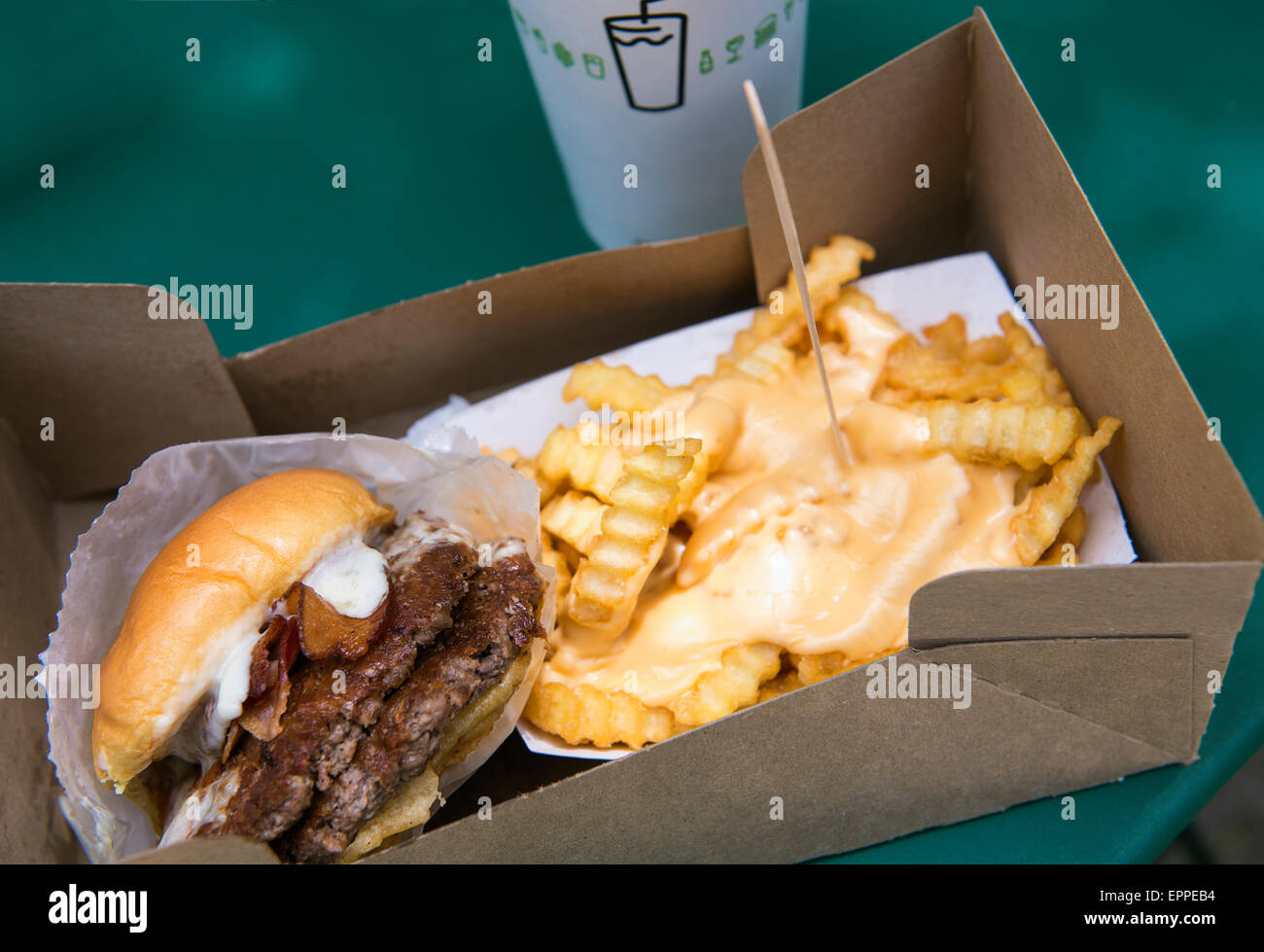 Shake Shack Burger Hi Res Stock Photography And Images Alamy