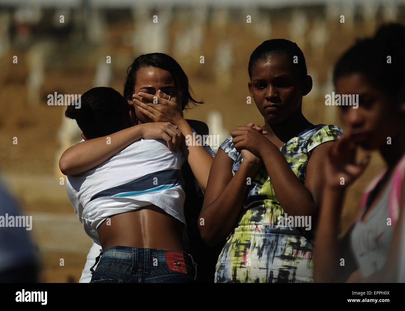Brazil. 20th May, 2015. Burial of two young men who were killed during the civil police operation last Tuesday in the Morro do Dende, the family and friends were mad to police Wanderson Jesus Martins 24 years and Gilson da Costa Silva 13 years. © Fabio Teixeira/Pacific Press/Alamy Live News Stock Photo