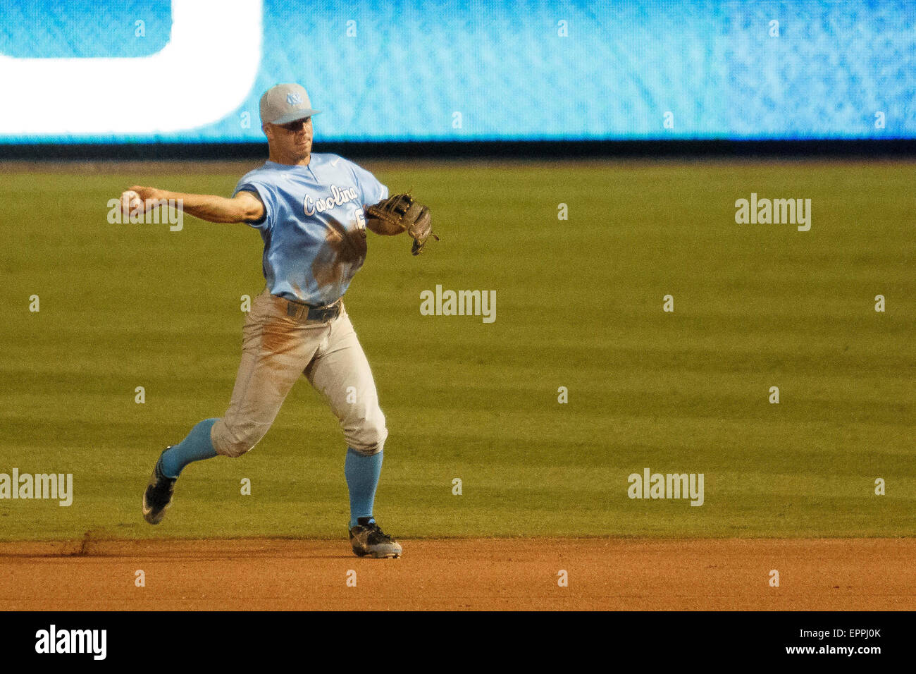 infielder Alex Raburn (6) of the North Carolina Tar Heels makes the ...