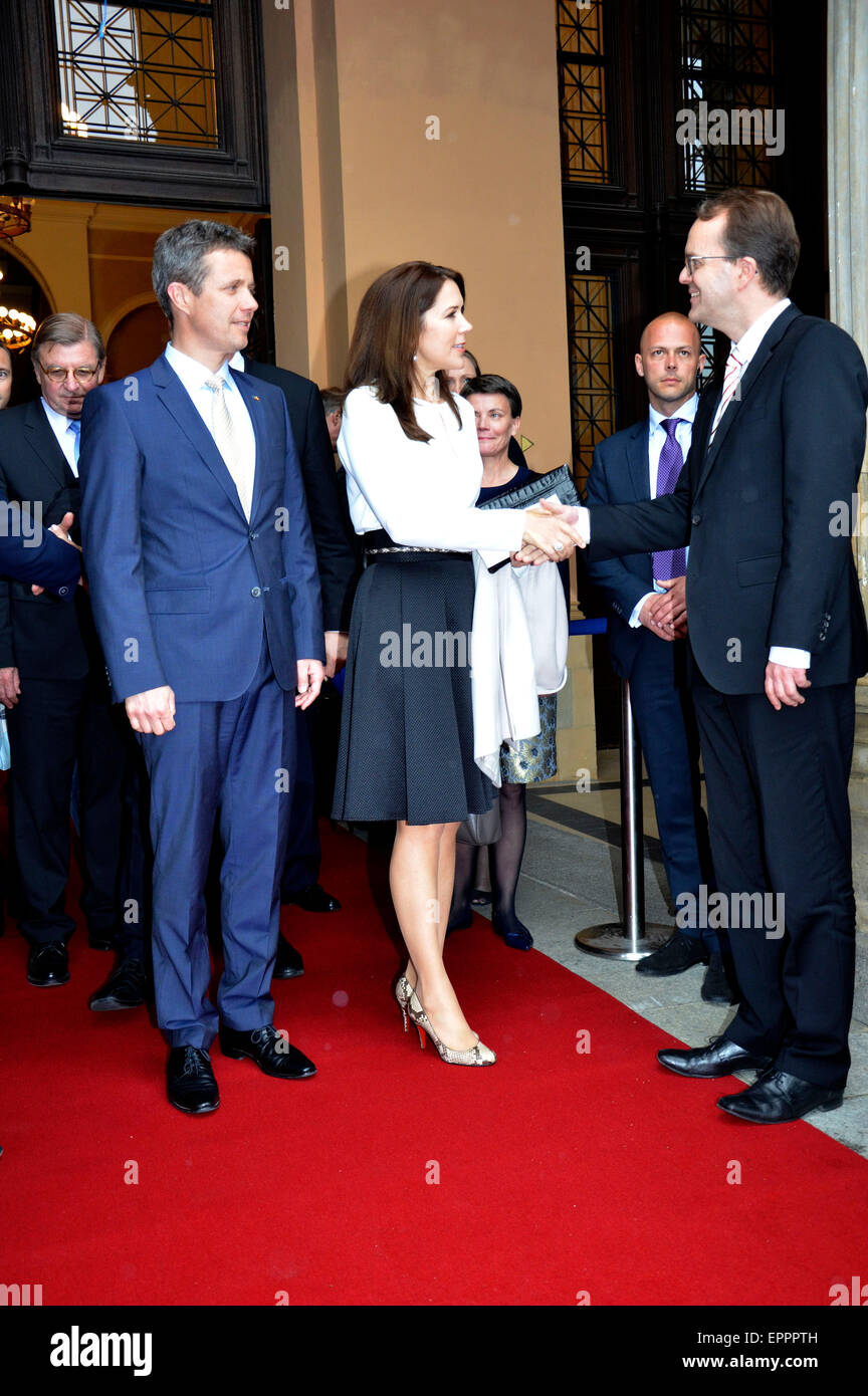 May 20, 2015.- Crown Prince Frederik and Crown Princess Mary in Munich. The Crown Prince Couple pay an official visit in Germany from 19-21 May 2015 to lead a Danish business delegation./picture alliance Stock Photo