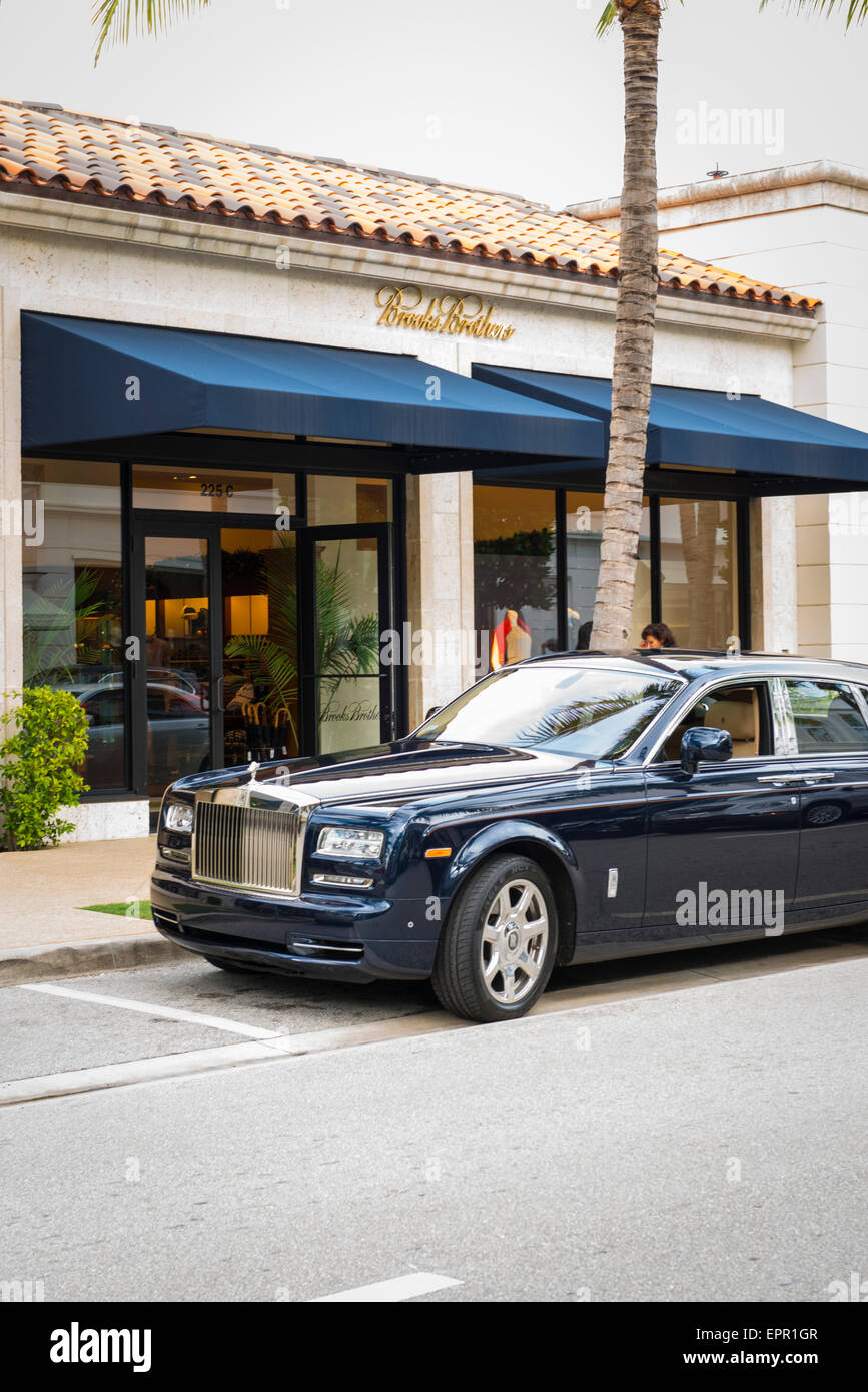 Florida Palm Beach Worth Avenue luxury shopping street dark blue Rolls  Royce Brooks Brothers Stock Photo - Alamy