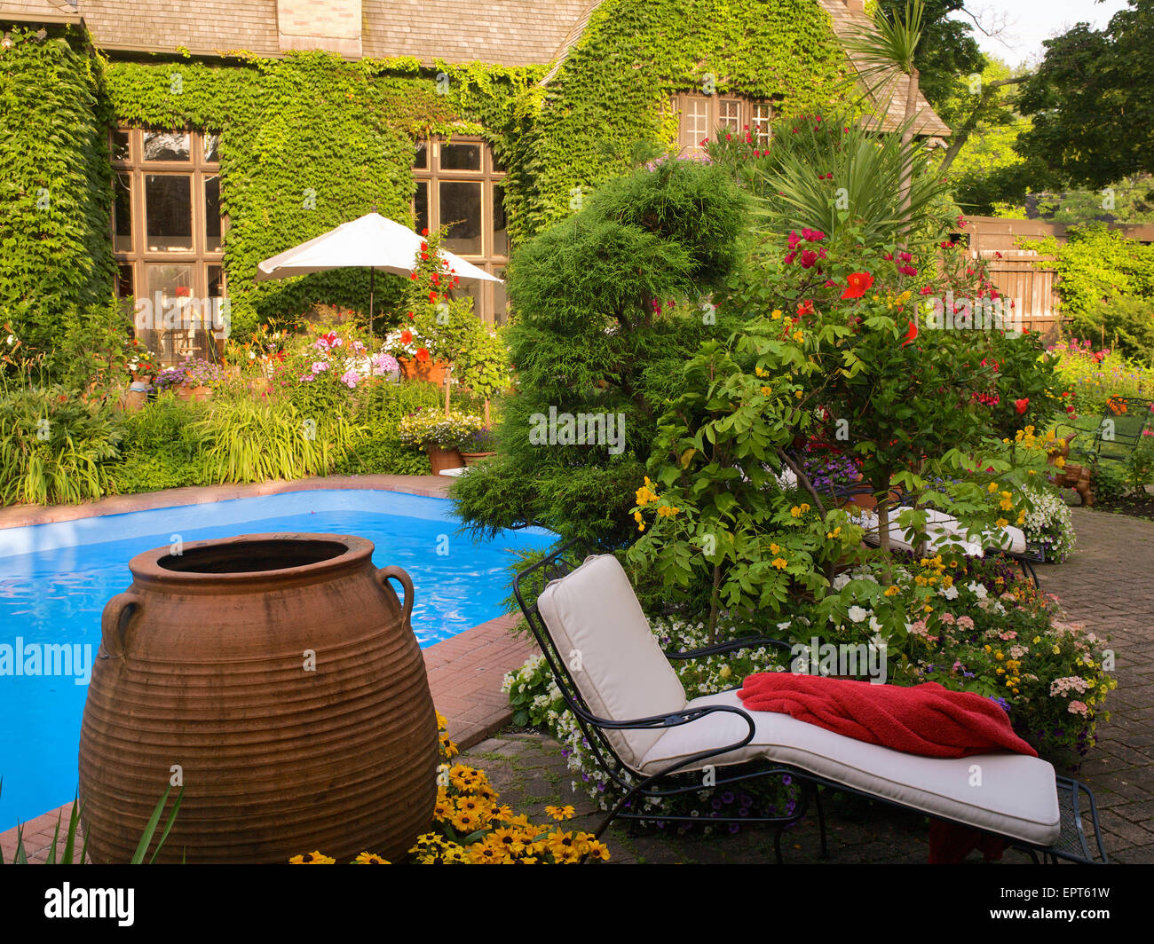 View of Toronto swimming pool hi-res stock photography and images - Alamy