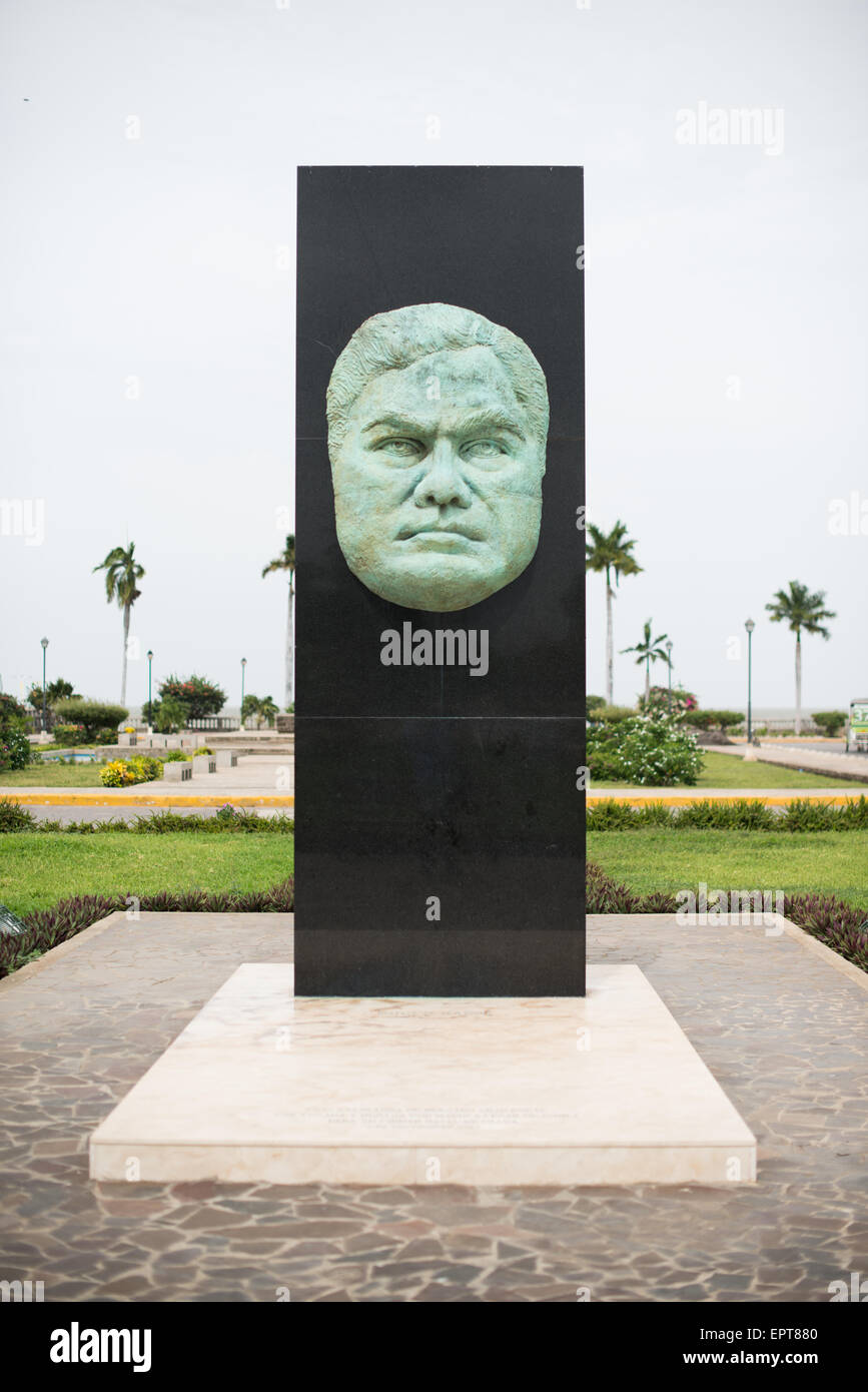 Granada Nicaragua A Statue Of Renowned Nicaraguan Poet Rubén Darío Granada Nicaragua A Statue Of Renowned Nicaraguan Poet Rubén Darío