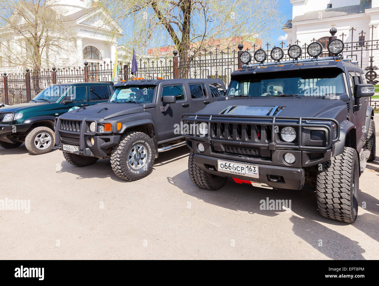 Hummer SUVs on the streets in sunny summer day Stock Photo - Alamy