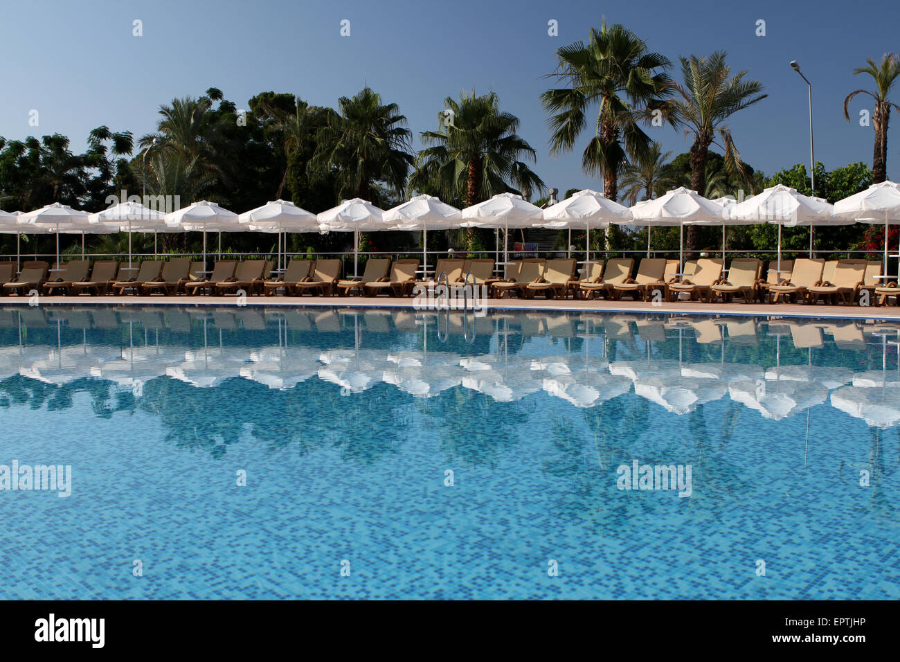 Pool lounge chairs horizontal hi-res stock photography and images - Alamy