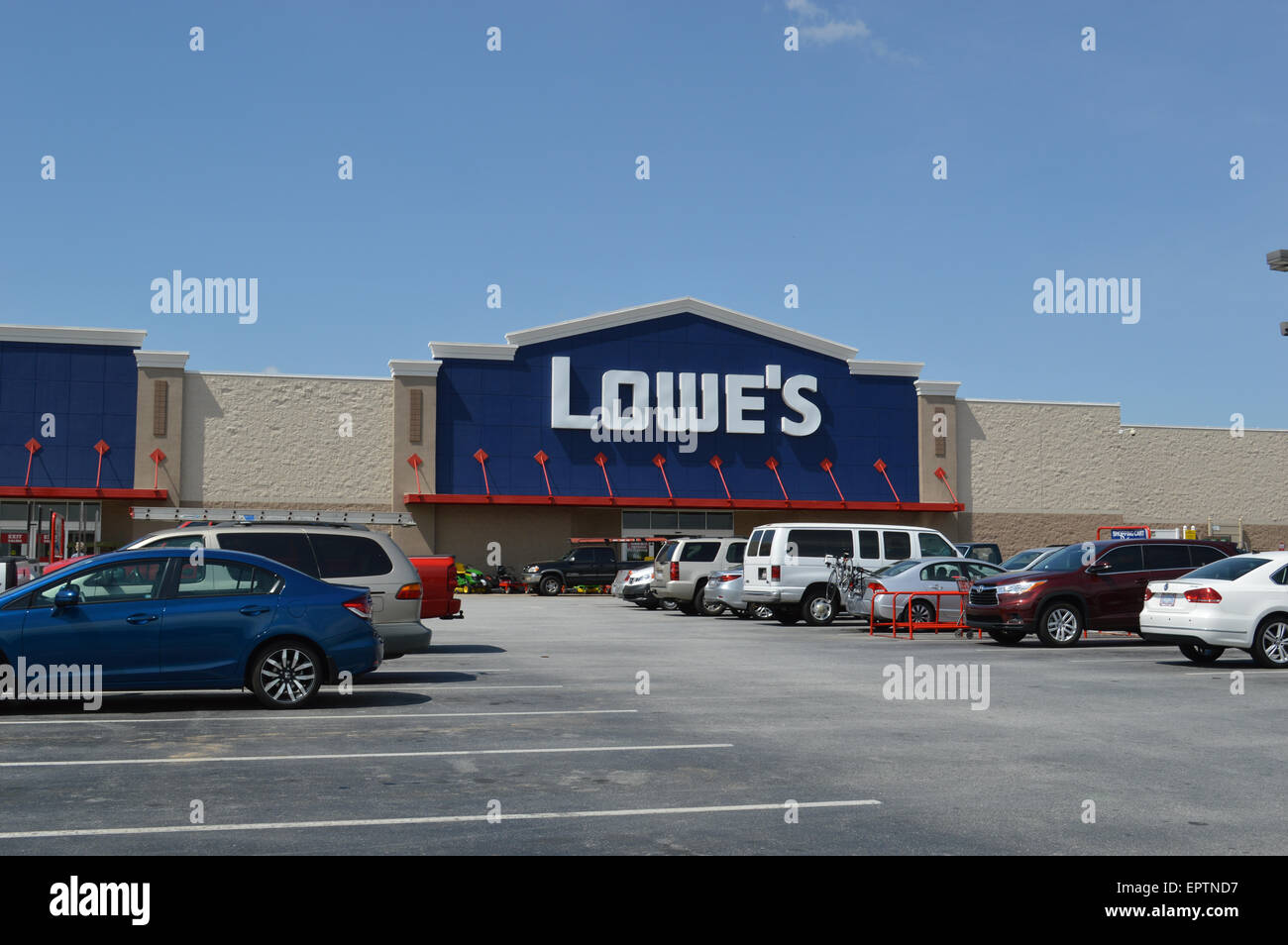 A Lowe's home improvement store. Stock Photo