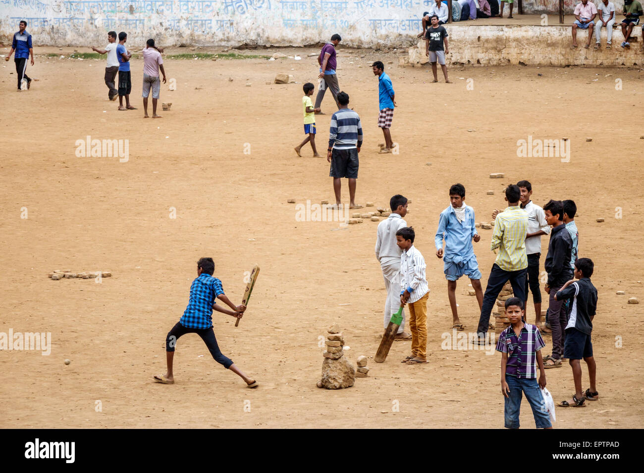 Mumbai India,Indian Asian,Dharavi,Shahu Nagar Road,slum,dirt lot,cricket field pitch,male boy boys lad lads kid kids child children,friends,playing,vi Stock Photo