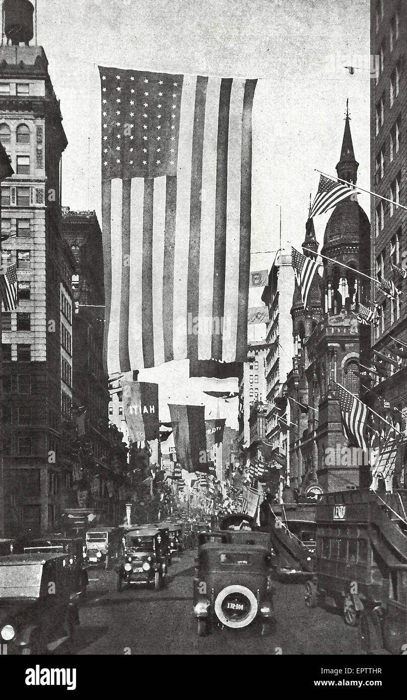 'The Avenue of the Allies' - Looking North from Forty-Second Street, along Fifth Avenue, New York City, during the campaign for the Fourth Liberty Loan.  The 'Haiti Block' is in the foreground, circa 1917 Stock Photo
