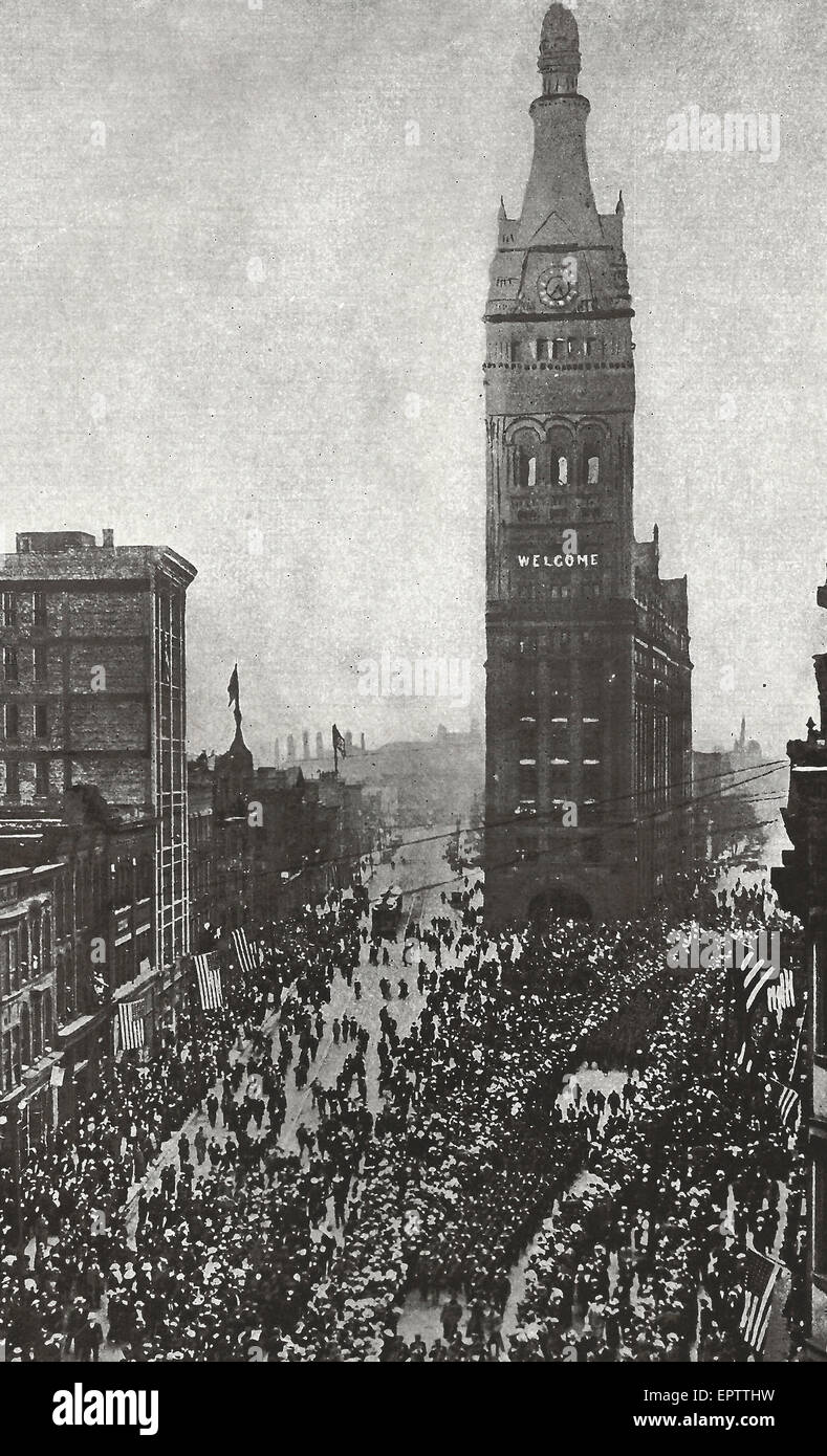 Off for the Mobilization Camp - Wisconsin Infantry marching through Milwaukee on their way to the Railroad Station, USA mobilizes, World War I Stock Photo