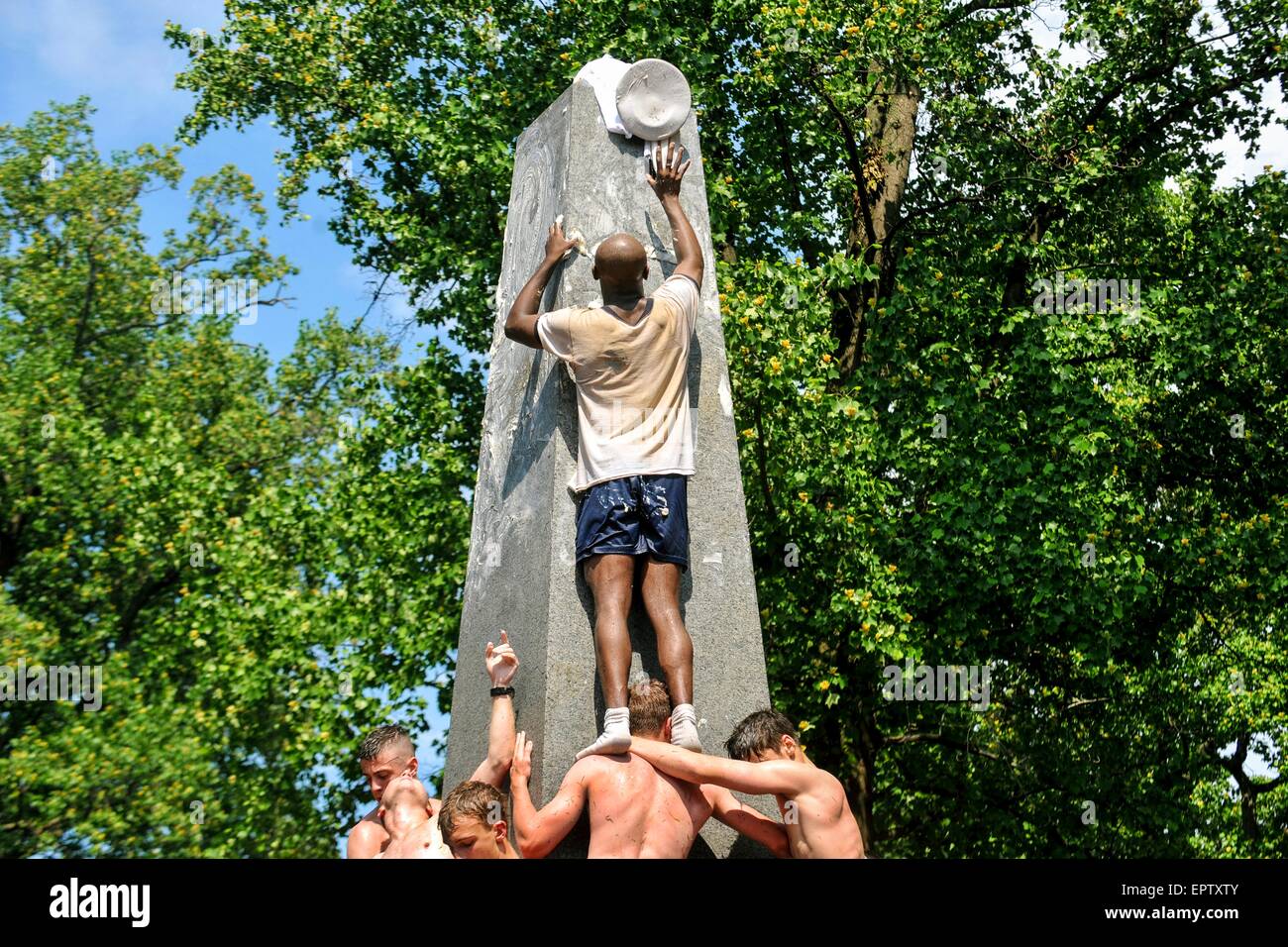 Annapolis, Maryland, USA. 20th May, 2015. US Naval Academy freshmen
