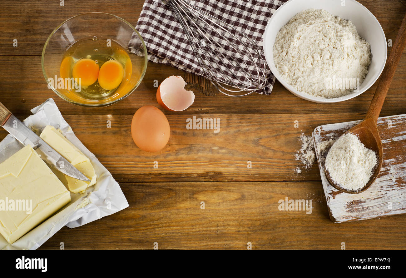 сметана яйца мука сахар. ингредиенты для теста. масло с сахаром и творогом. сырьё для приготовления заварного. бисквит из мед ,сгущёнка,сода,сливочное масло.